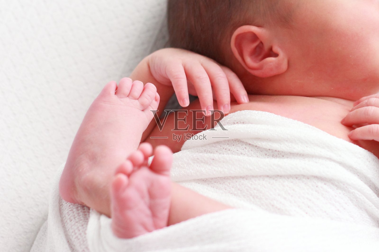 新生儿娇嫩的小脚照片摄影图片