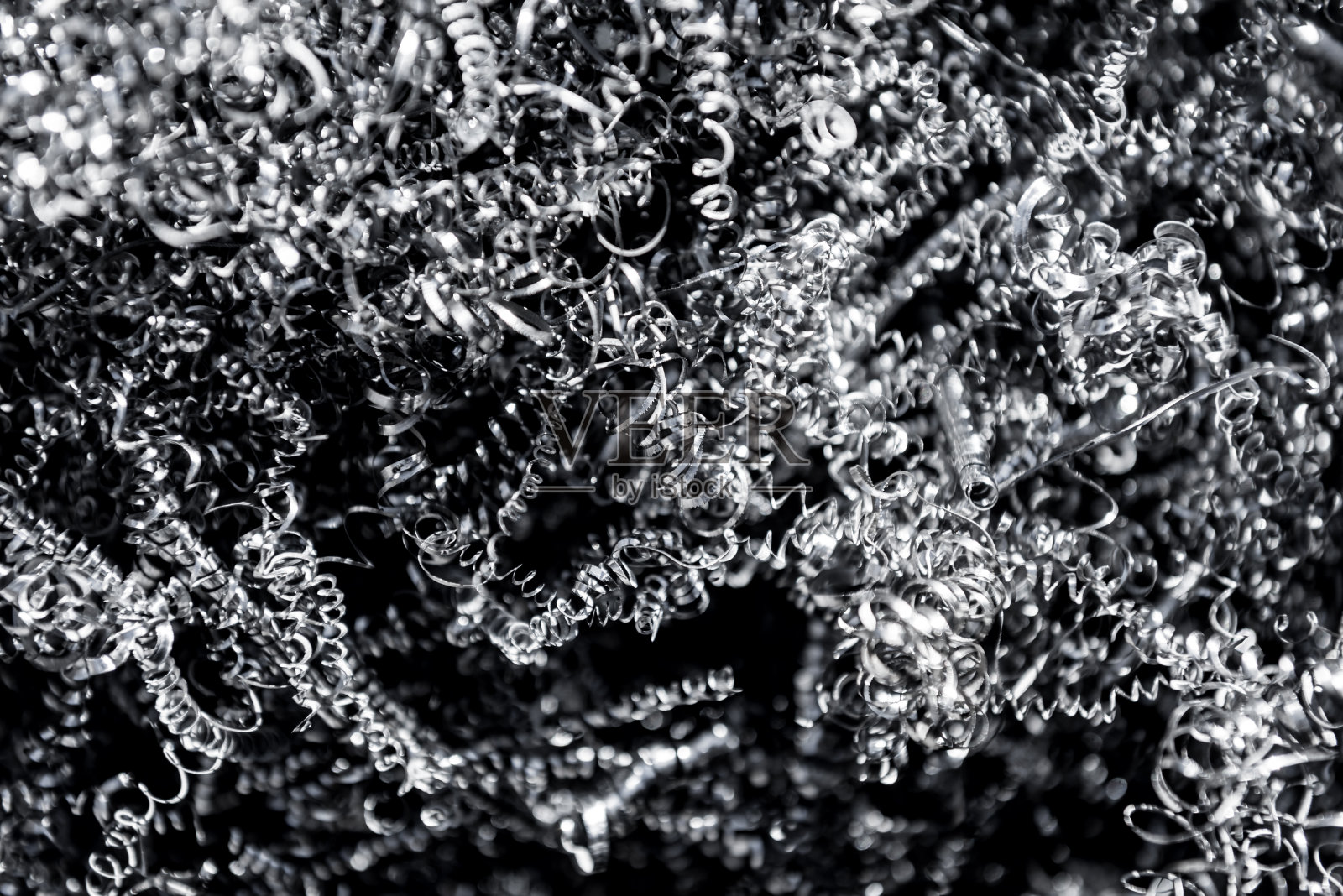 金属刨花由数控铣床加工而成照片摄影图片