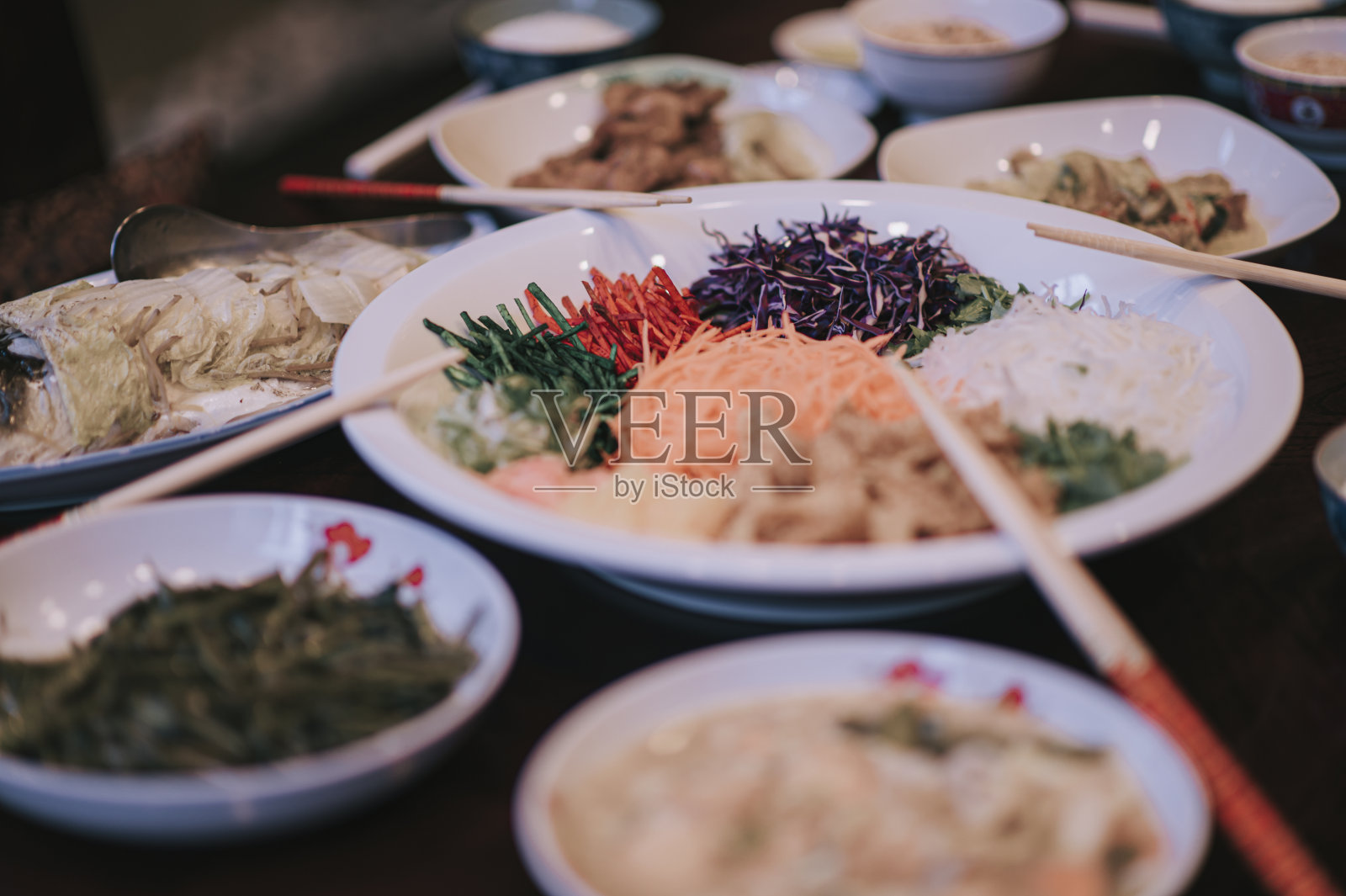 Yee唱了亚洲中国传统食物庆祝中国新年,代表财富,繁荣,健康和好运照片摄影图片