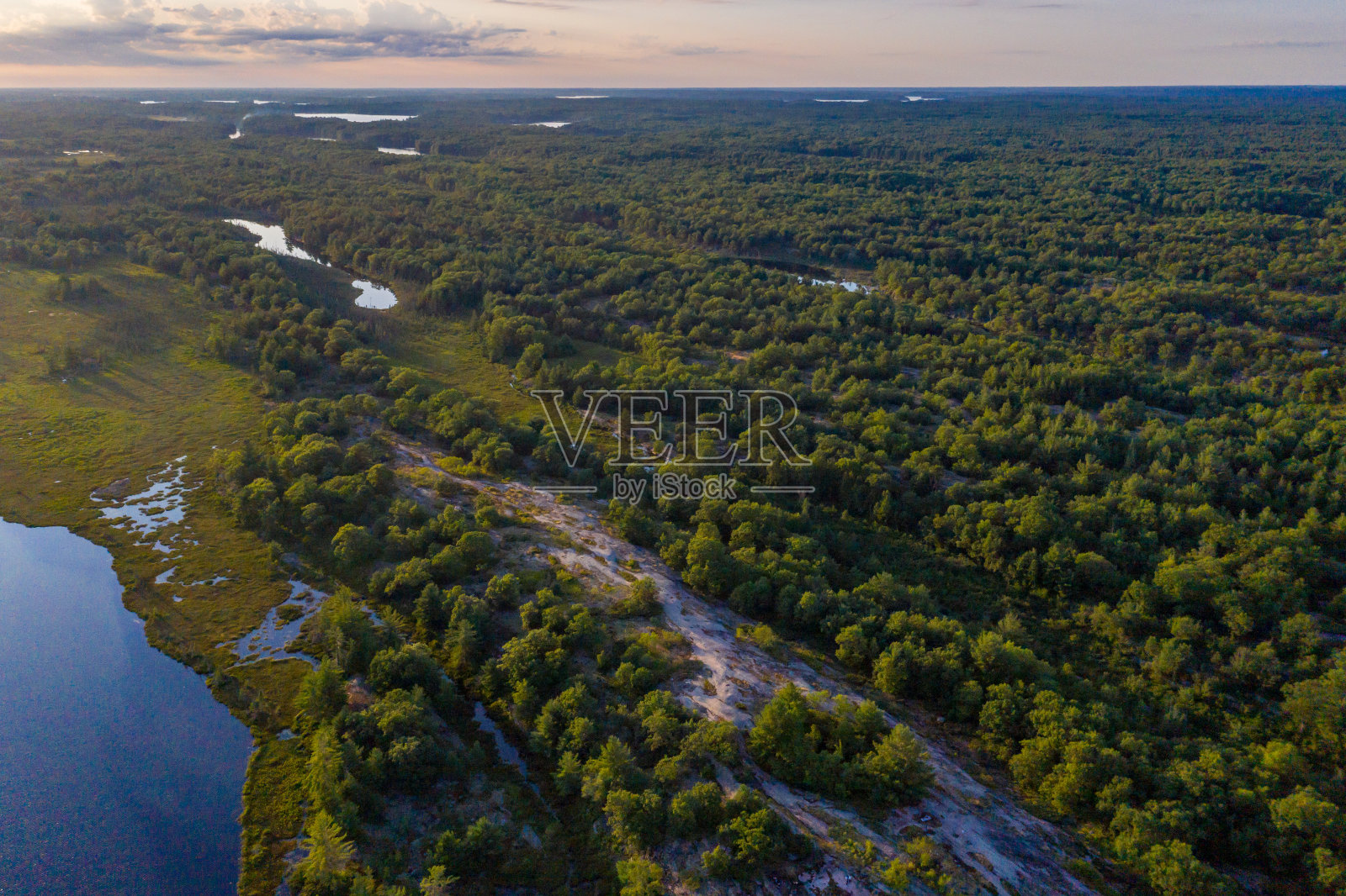Muskoka Torrance Barrens暗天保护区和高地池塘,Gravenhurst,加拿大照片摄影图片