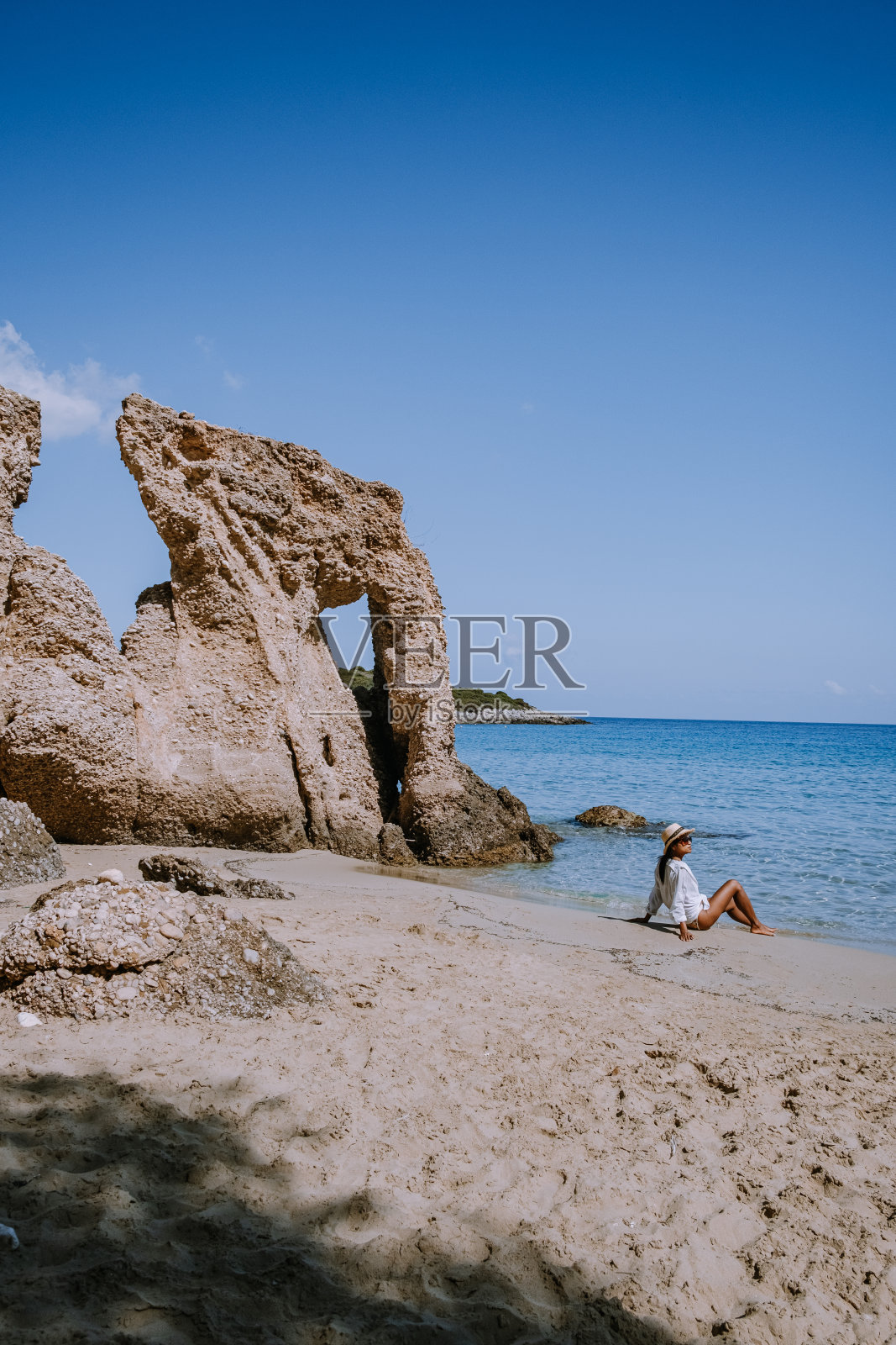 希腊克里特岛伊斯特隆Voulisma海滩热带海滩,一对夫妇在希腊度假照片摄影图片
