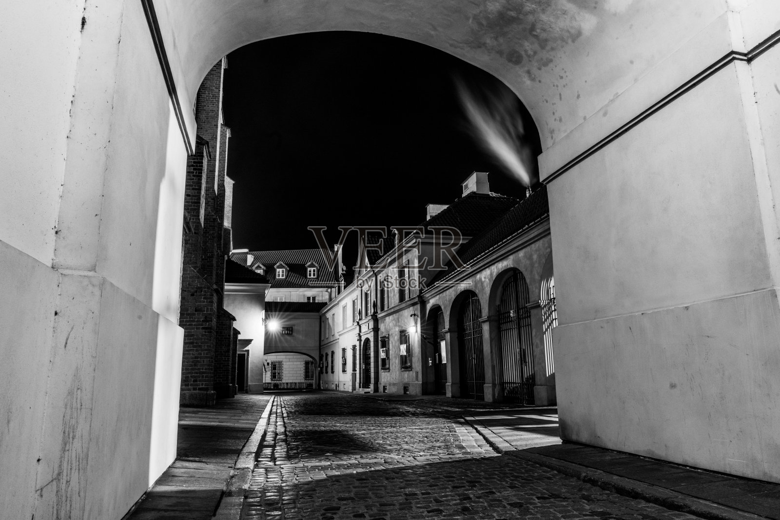 华沙老城区夜晚街坊照片摄影图片