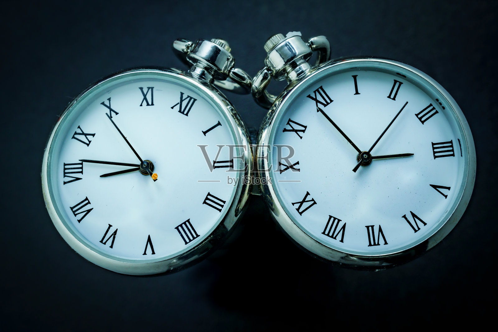 从时间和空间的角度看时钟照片摄影图片