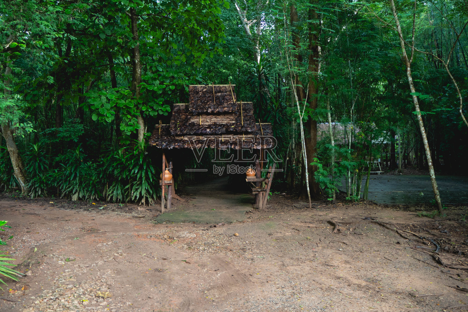 泰国北碧府的孟庙入口大门照片摄影图片