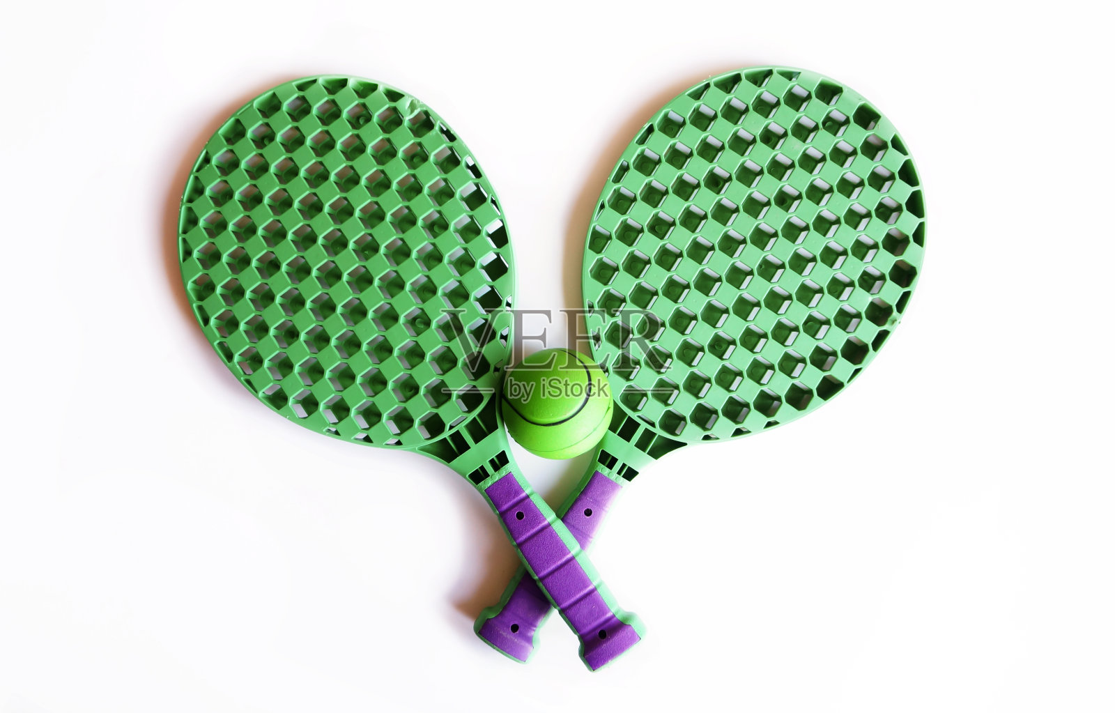 儿童网球,球拍在一个白色孤立的背景照片摄影图片