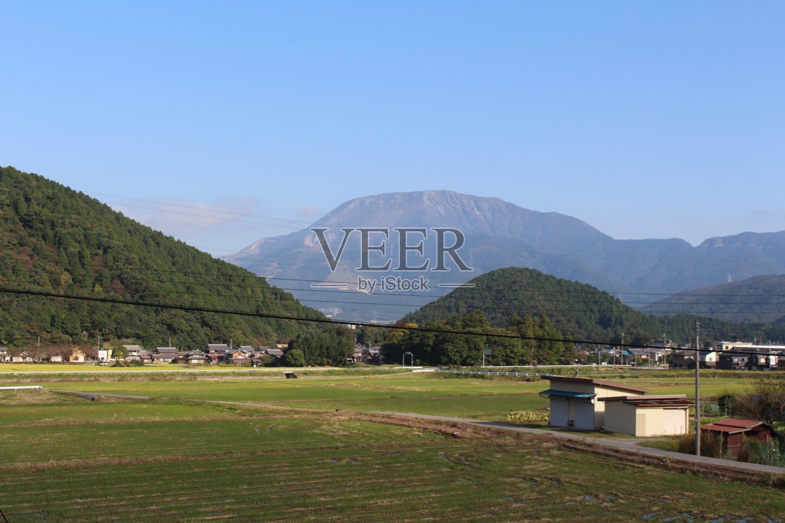 蓝天和当地城市照片摄影图片