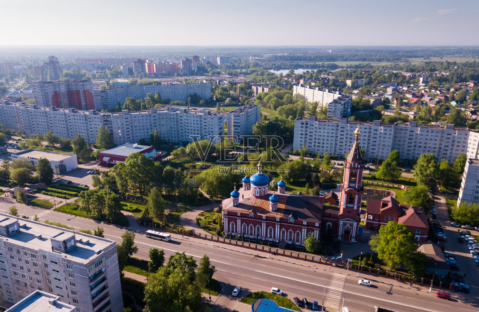 鸟瞰Orekhovo-Zuyevo与圣母诞生大教堂照片摄影图片