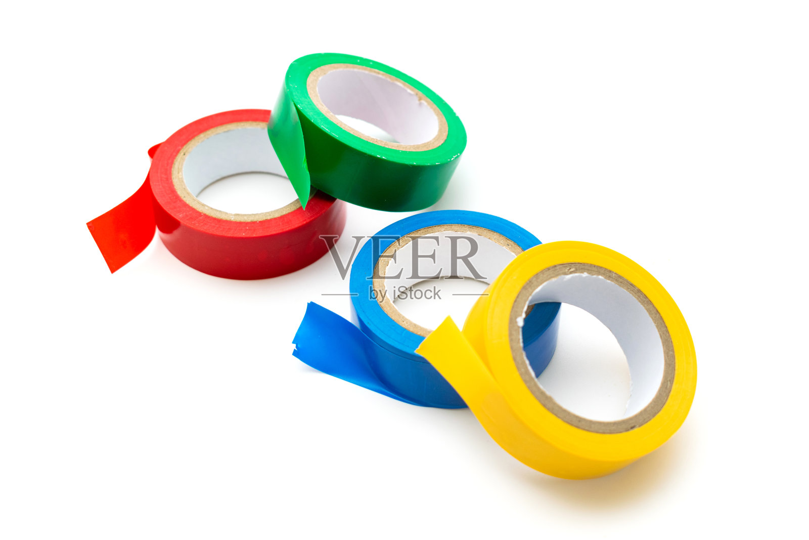 白色背景上不同颜色的绝缘胶带。孤立。照片摄影图片