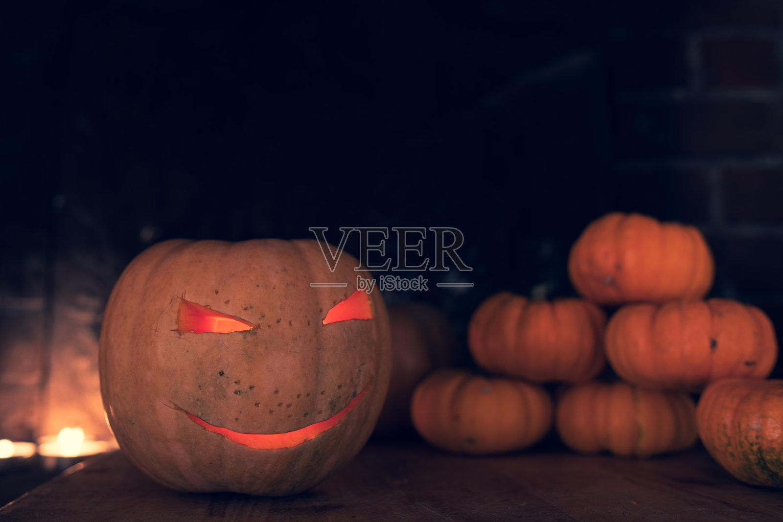万圣节装饰-雕刻的南瓜照片摄影图片