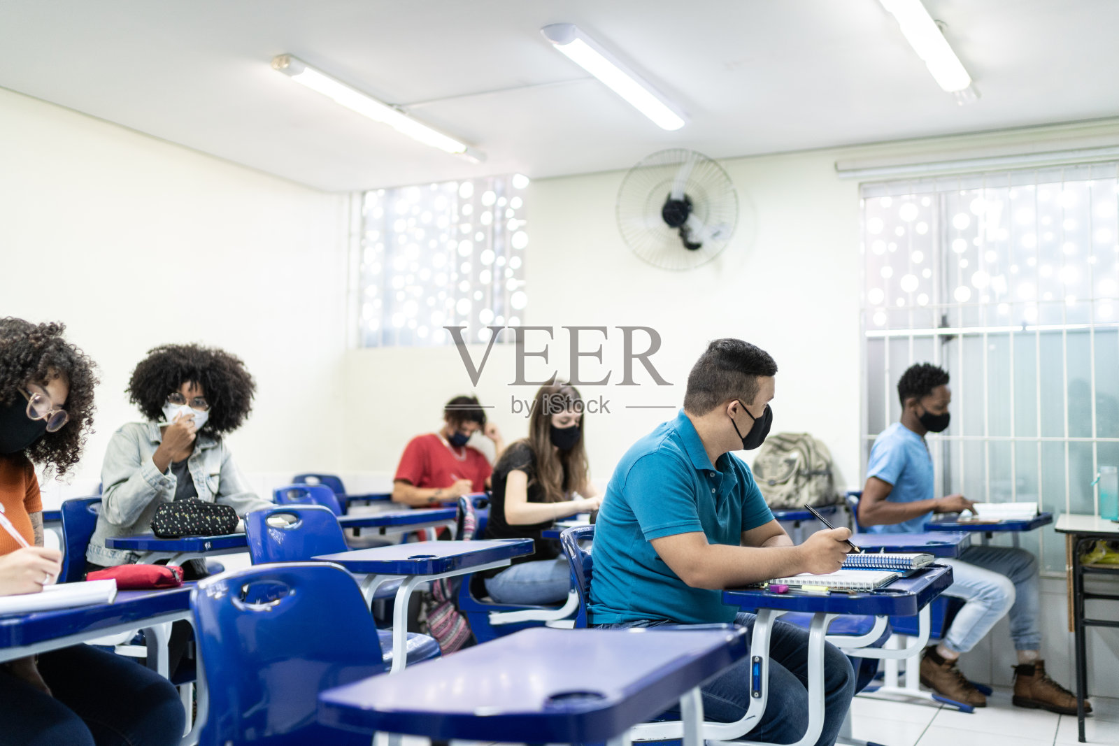 大学/高中班级与学生照片摄影图片