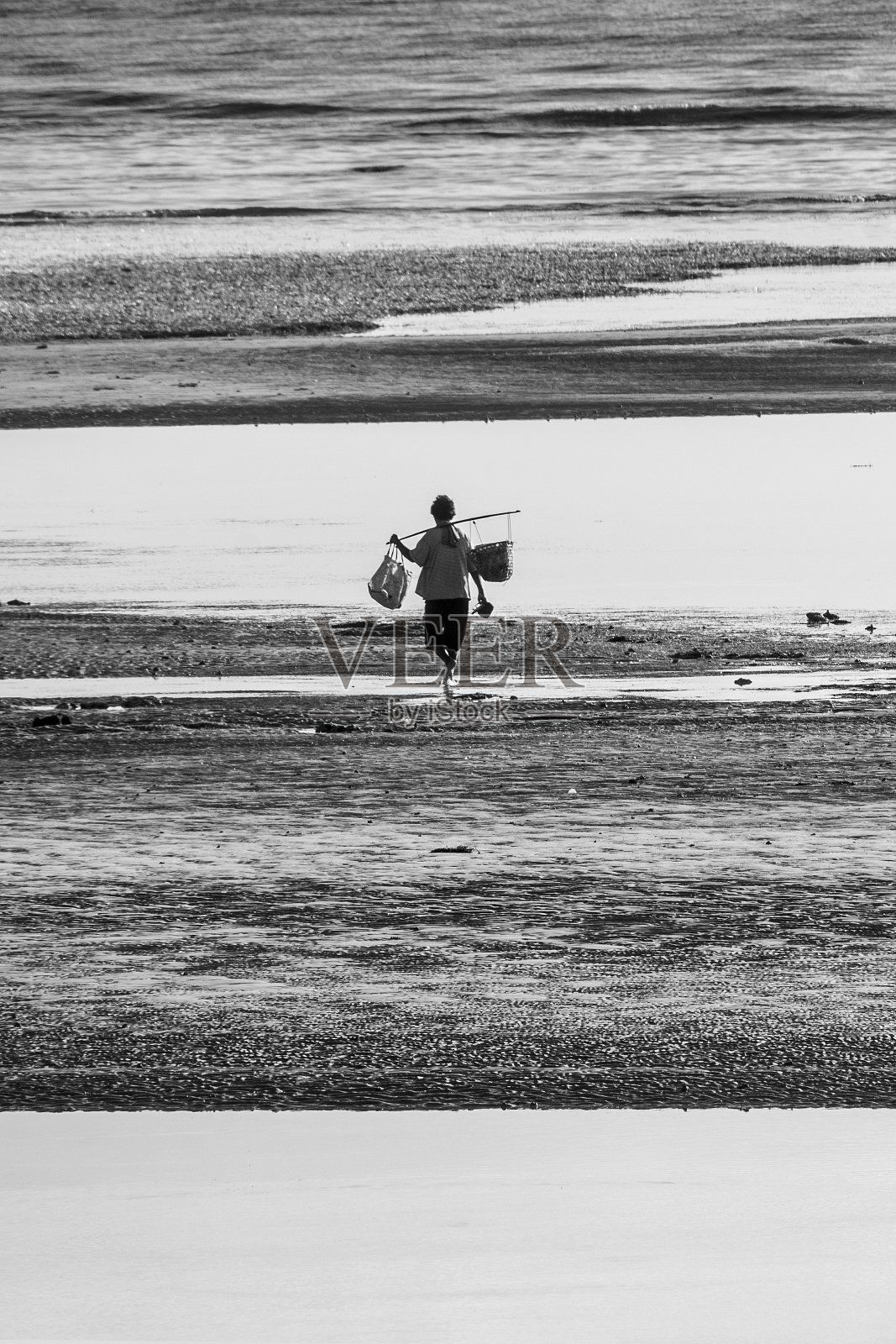 菲佣钓鱼的女人照片摄影图片