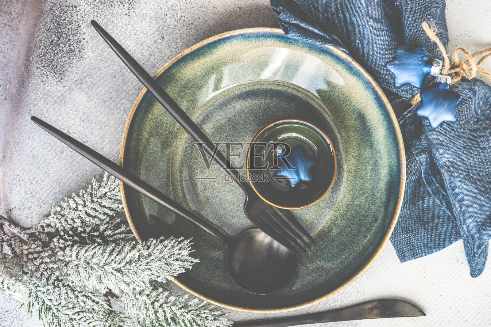 圣诞餐桌布置照片摄影图片