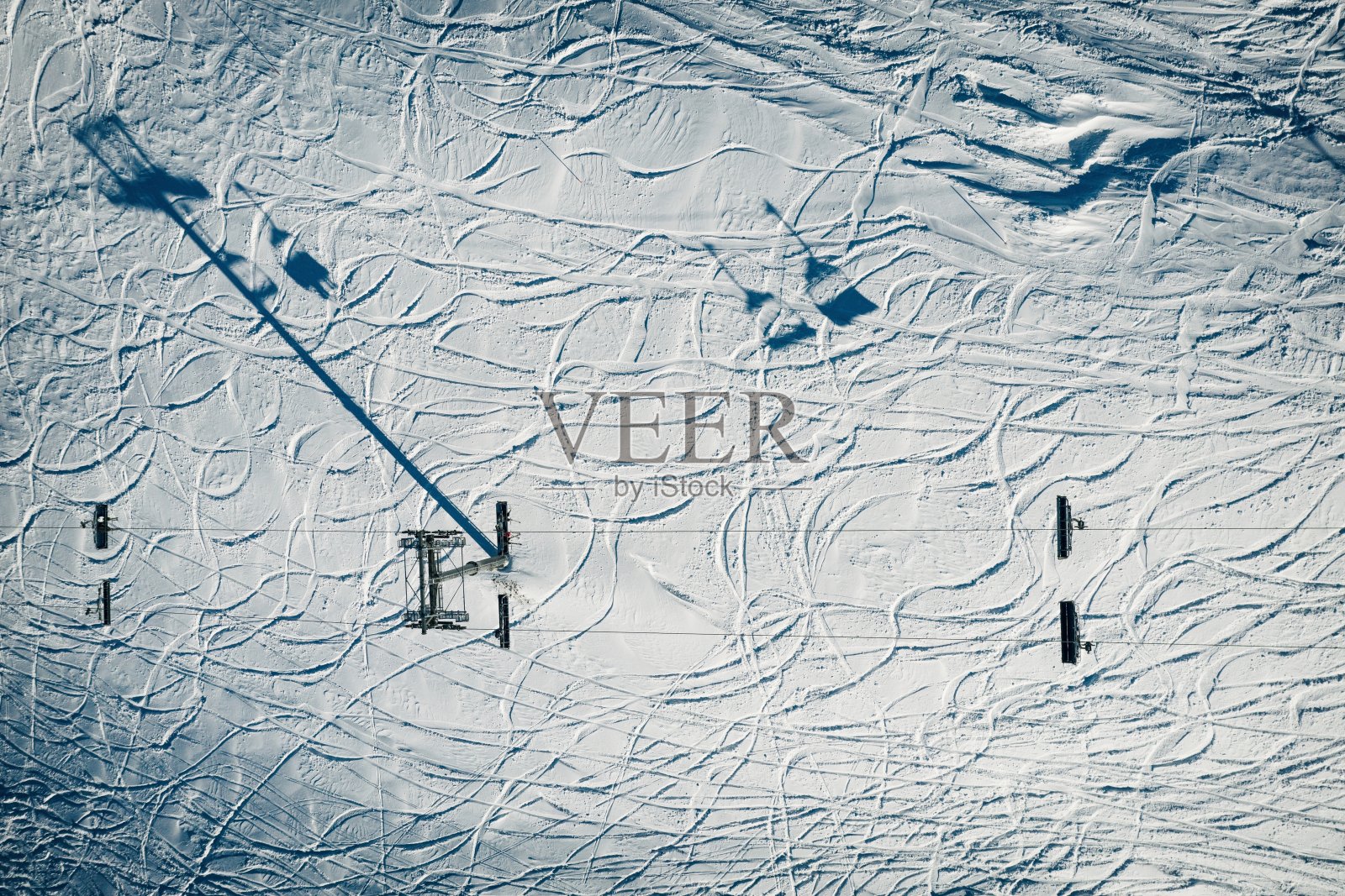 冬季的阿尔卑斯双峰度假村,法国阿尔卑斯,罗纳阿尔卑斯在法国欧洲航拍无人机照片照片摄影图片