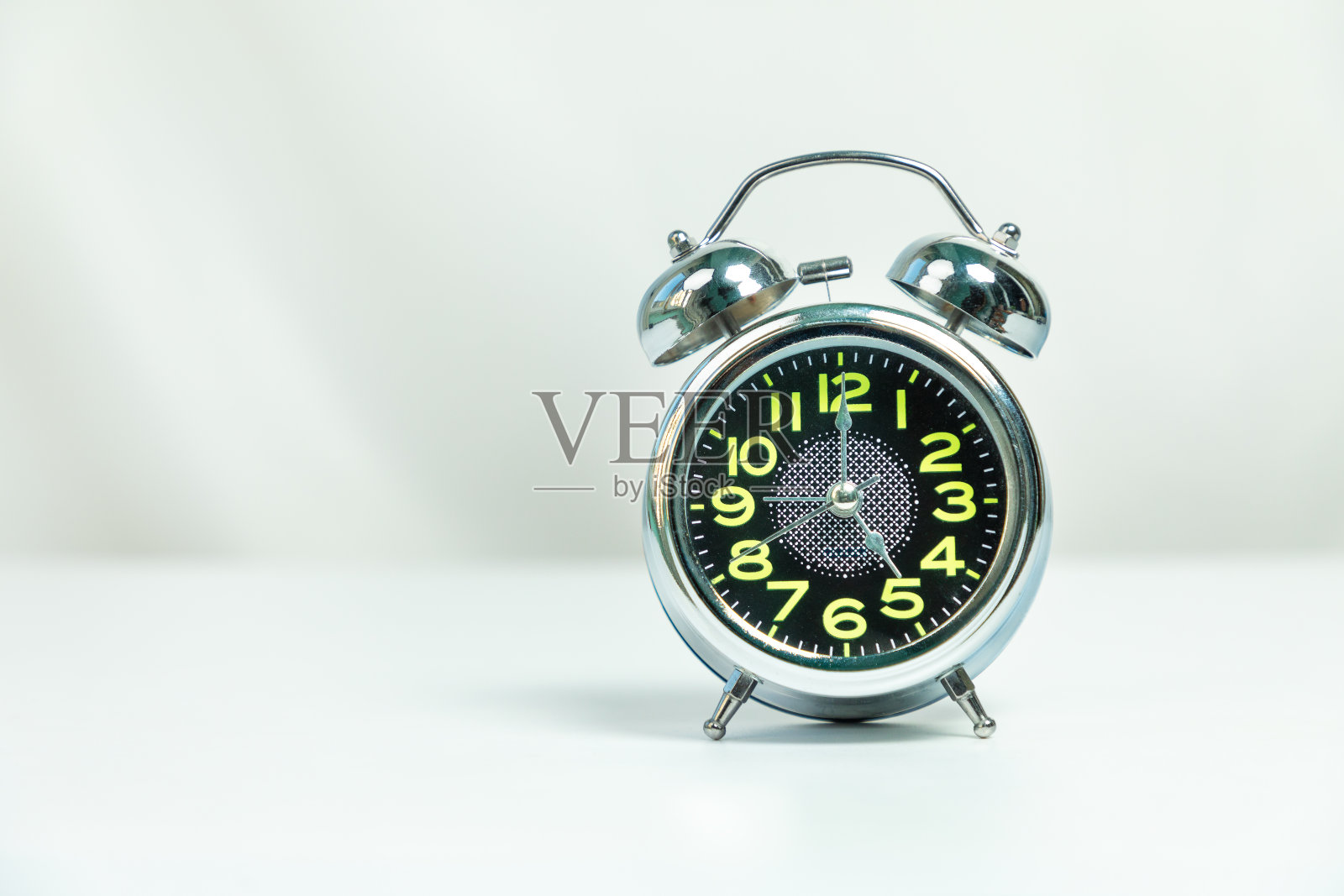 闪亮的闹钟隔离照片摄影图片