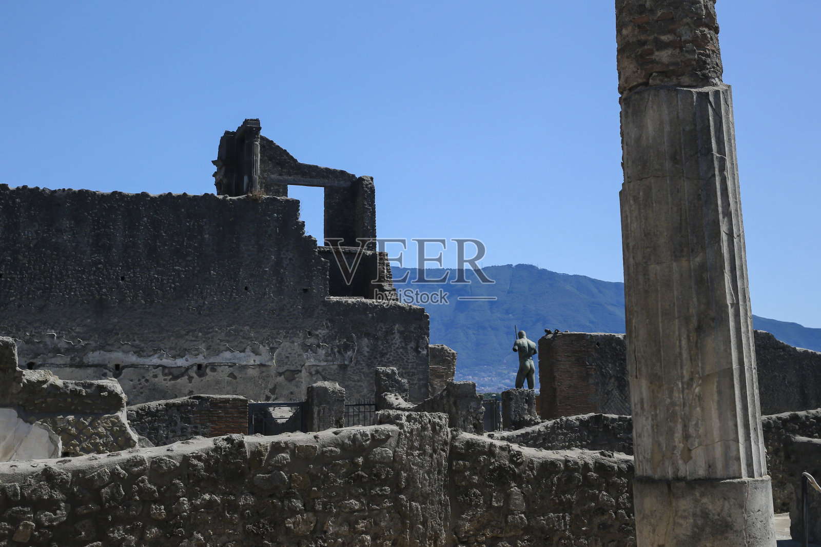 意大利庞贝古城建筑与广场修复后的废墟照片摄影图片