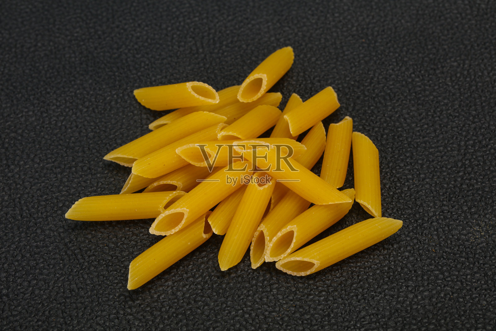 碗用生通心粉照片摄影图片