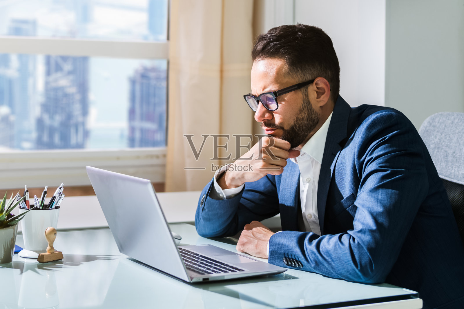 抑郁的商人照片摄影图片