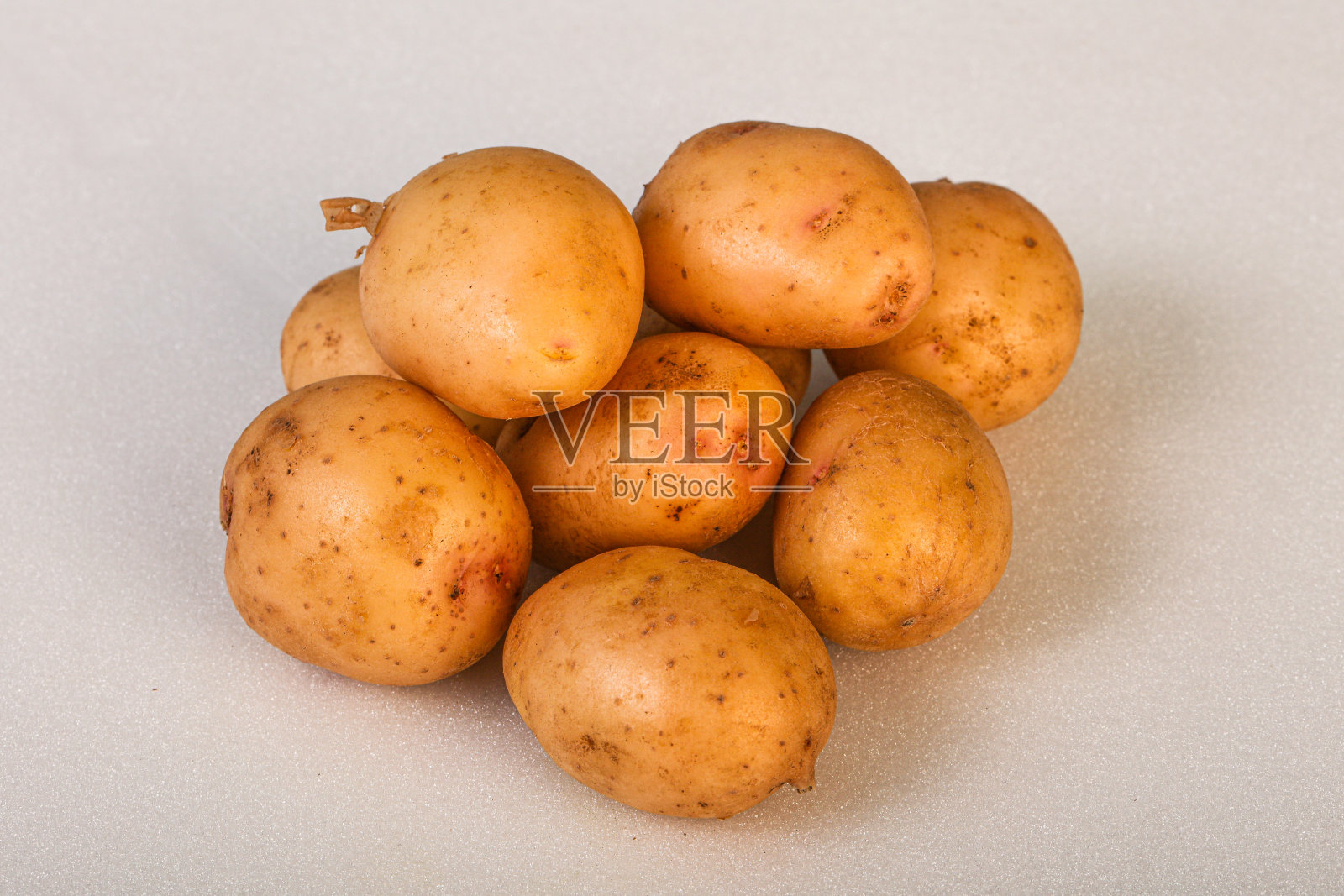 生嫩土豆堆照片摄影图片