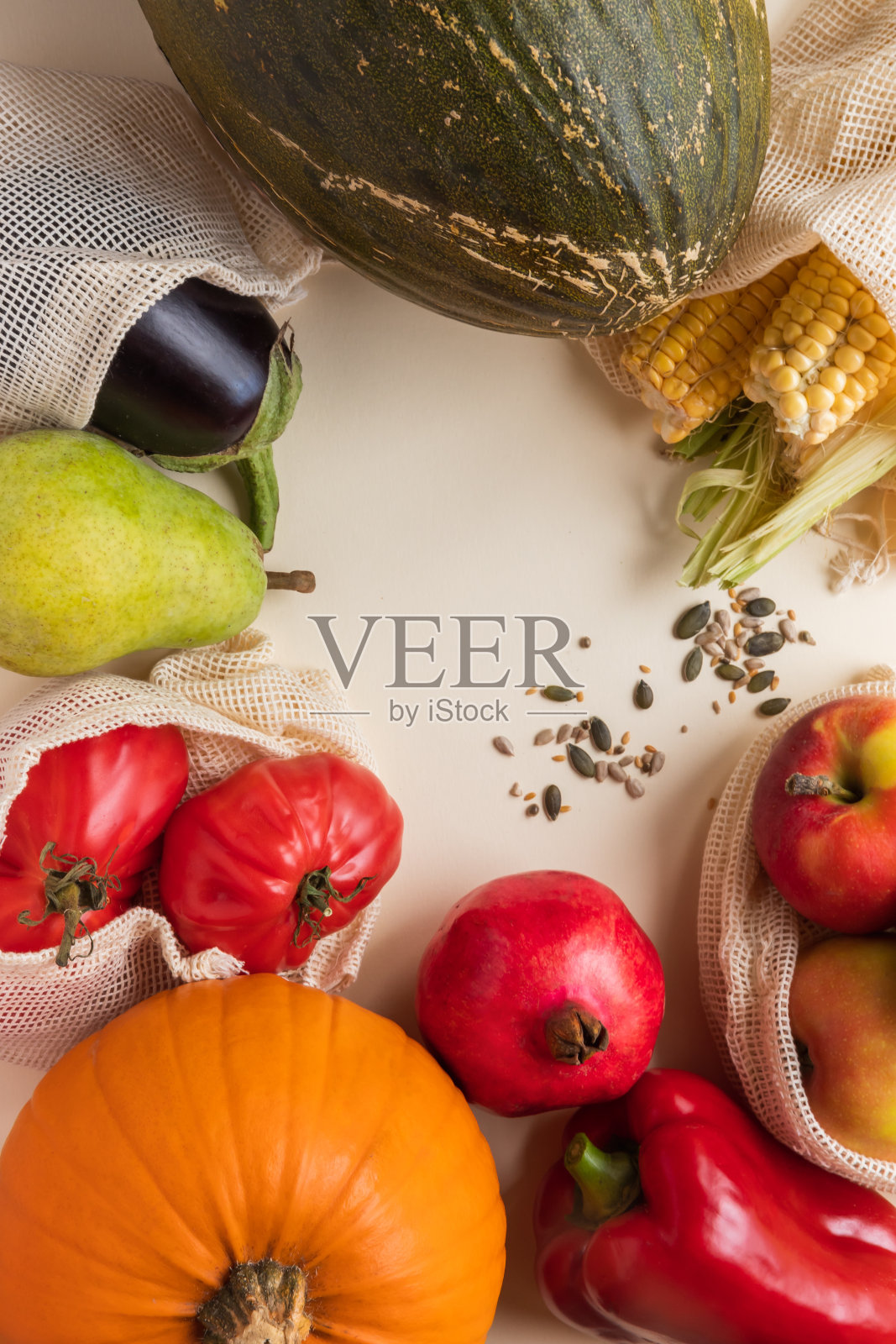 用可重复使用的棉网袋包装的有机水果和蔬菜照片摄影图片