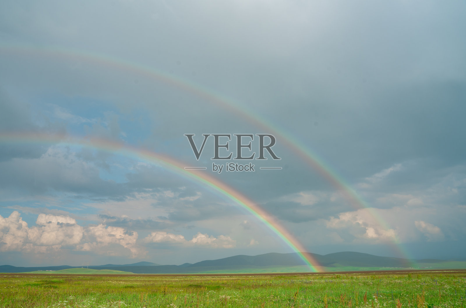 两幅连续的彩虹,绚丽的风景图片库存照片照片摄影图片