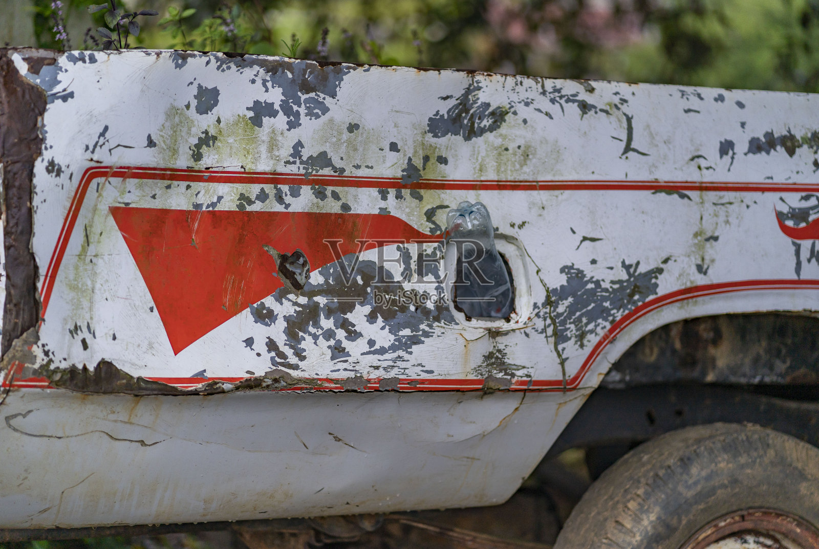 这是一辆生锈的皮卡照片摄影图片