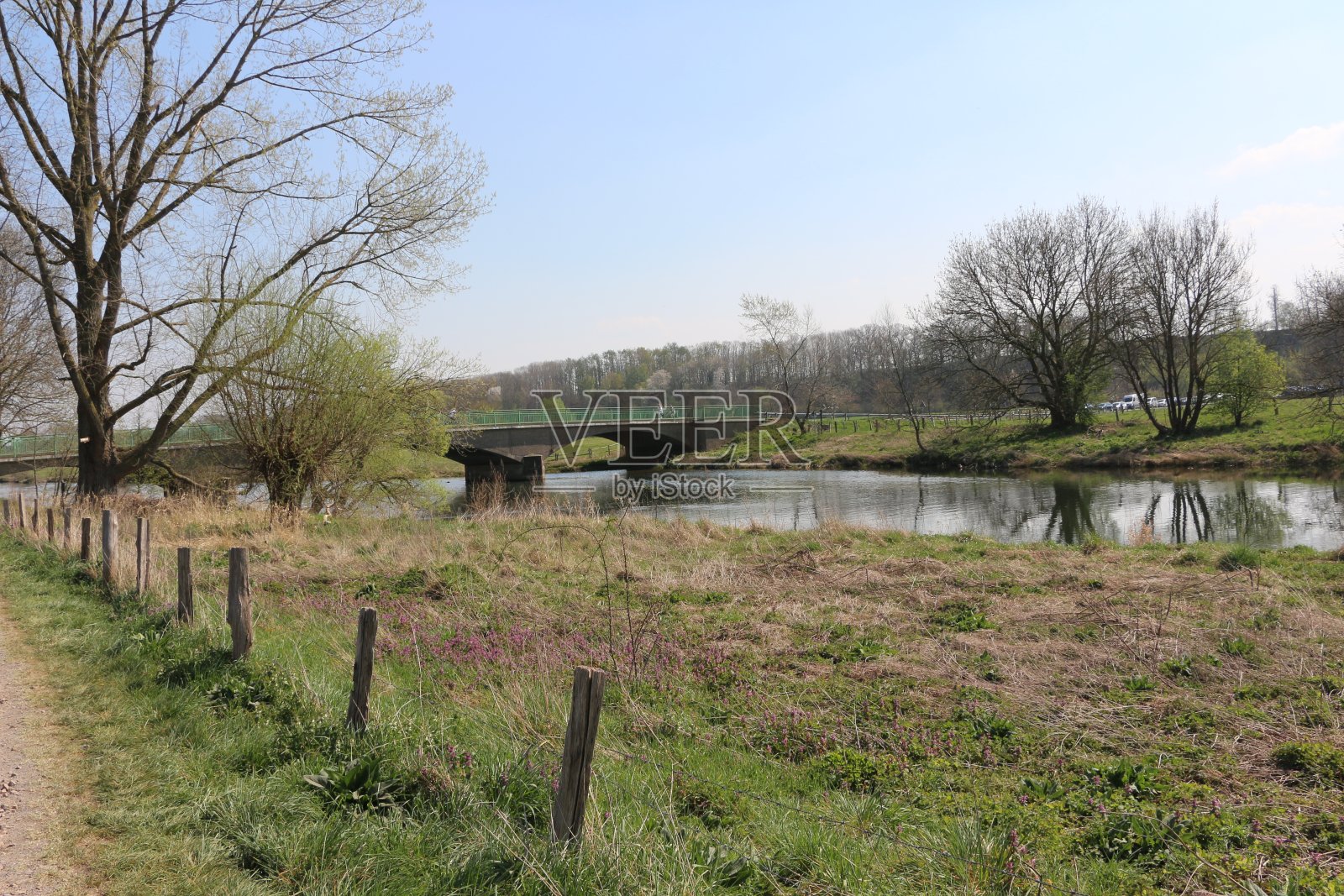 在北莱茵-威斯特伐利亚州施韦特附近的鲁尔山谷的春天照片摄影图片