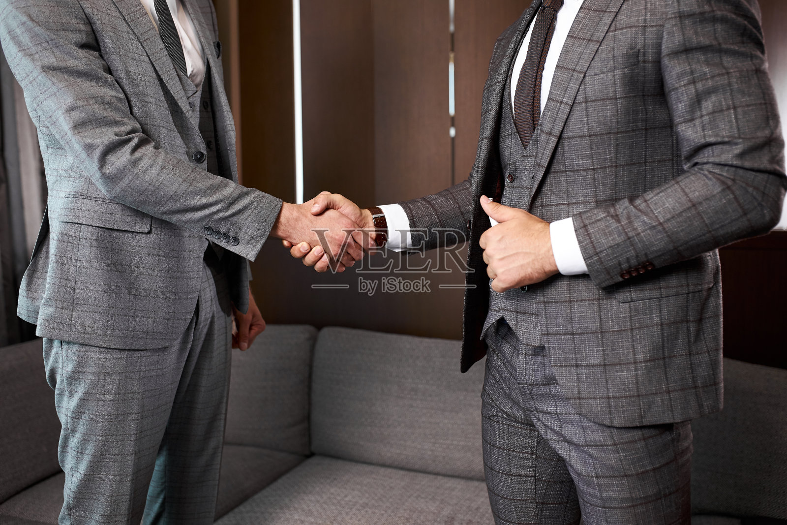 握手商务人士的裁剪照片照片摄影图片