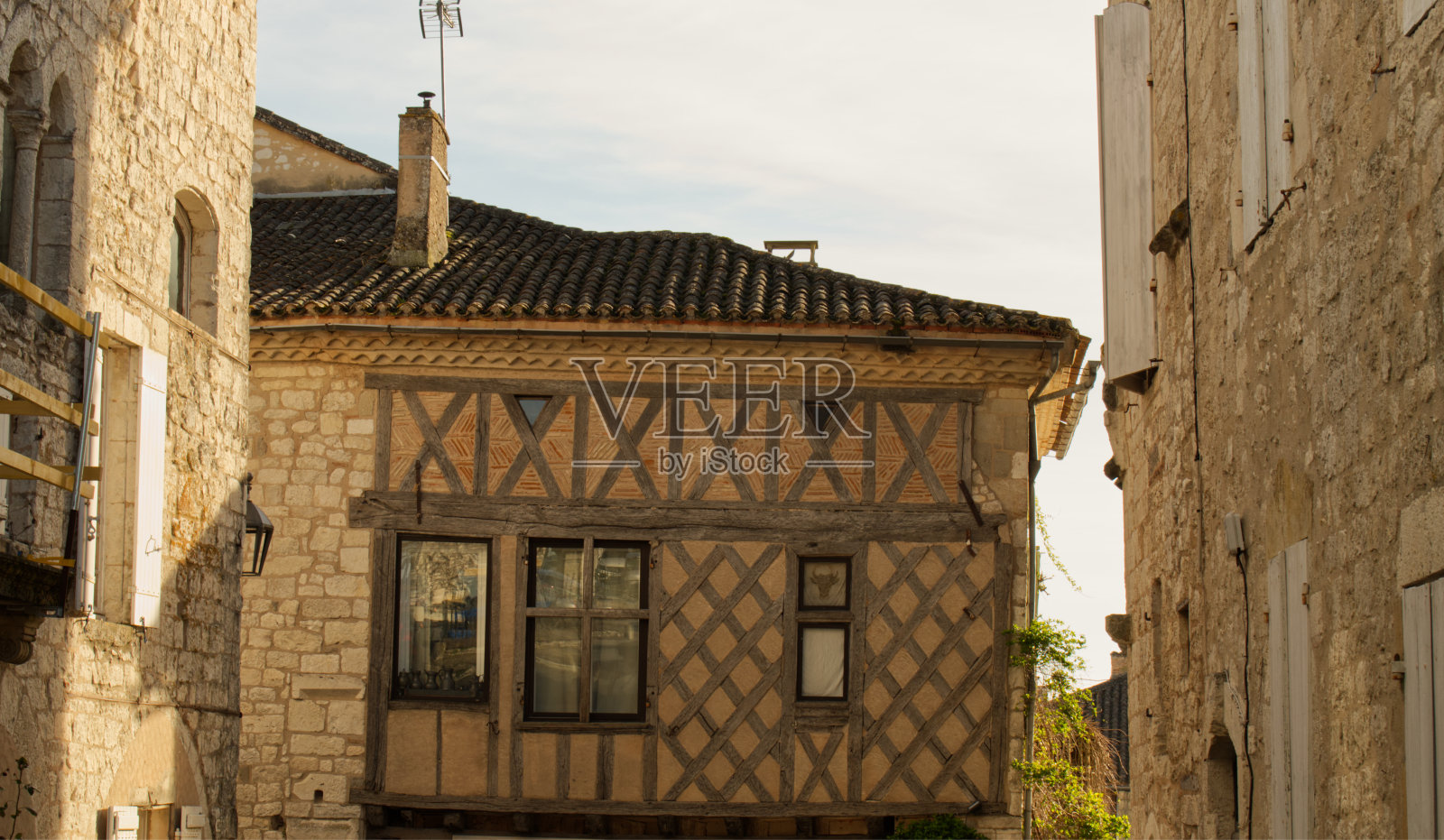 半木结构的房子在法国最美丽的村庄之一,Montflanquin照片摄影图片