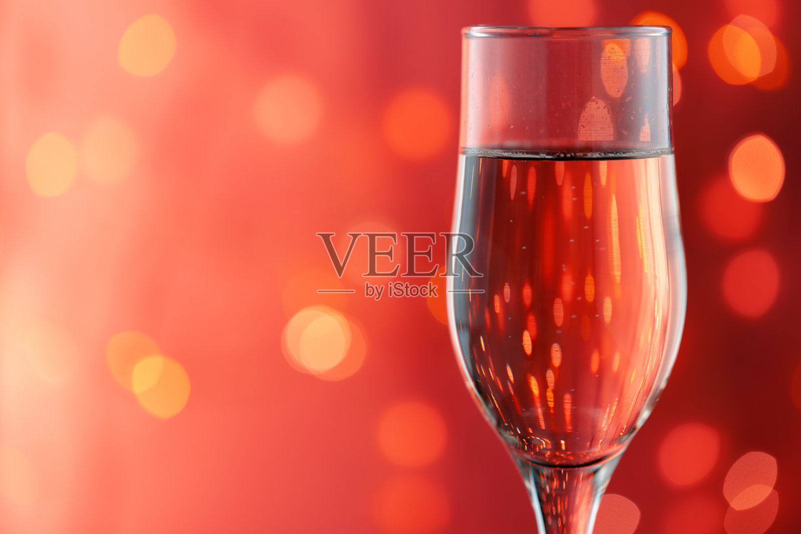 近距离的照片满香槟杯照片摄影图片