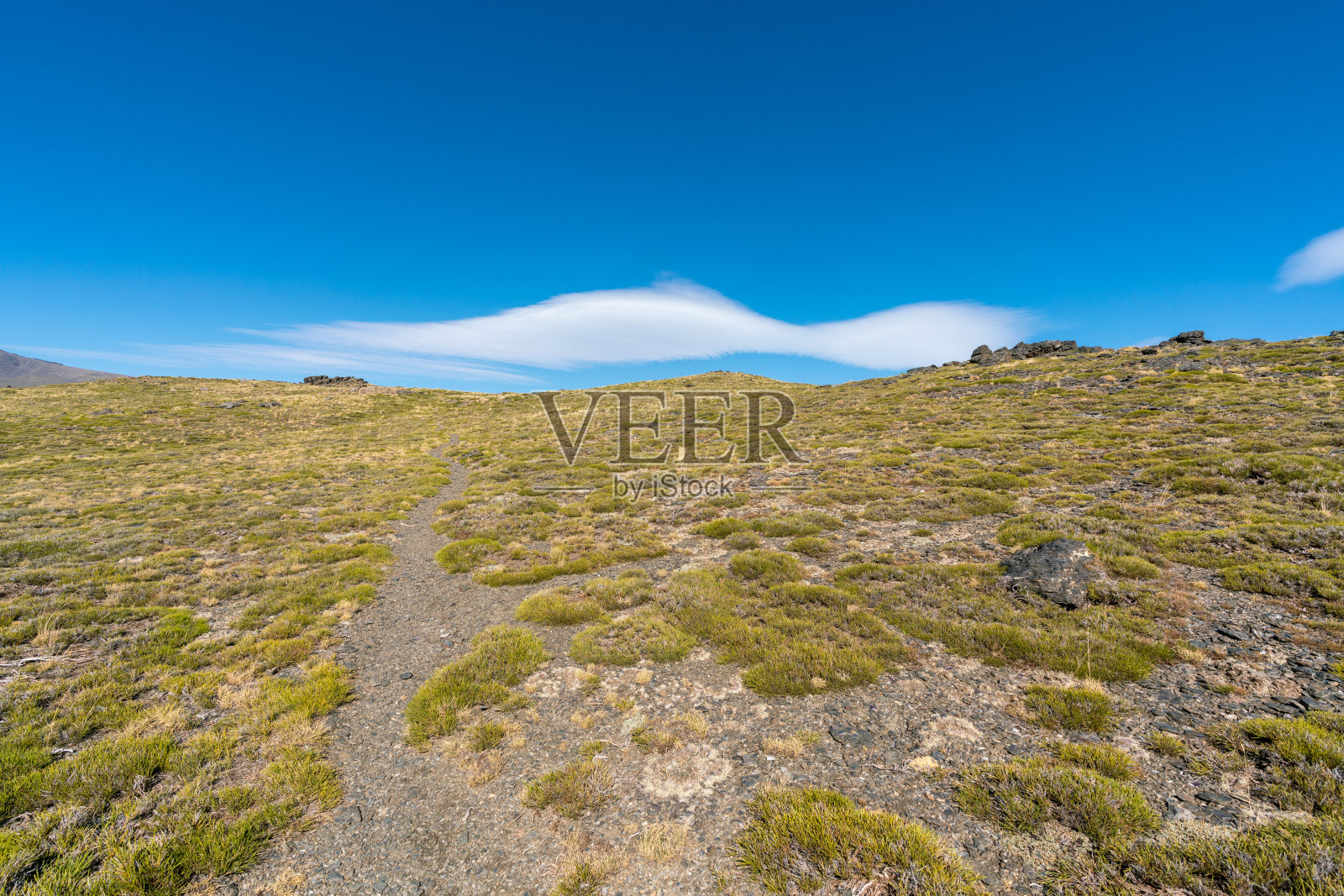 西班牙南部内华达山脉的多山景观照片摄影图片