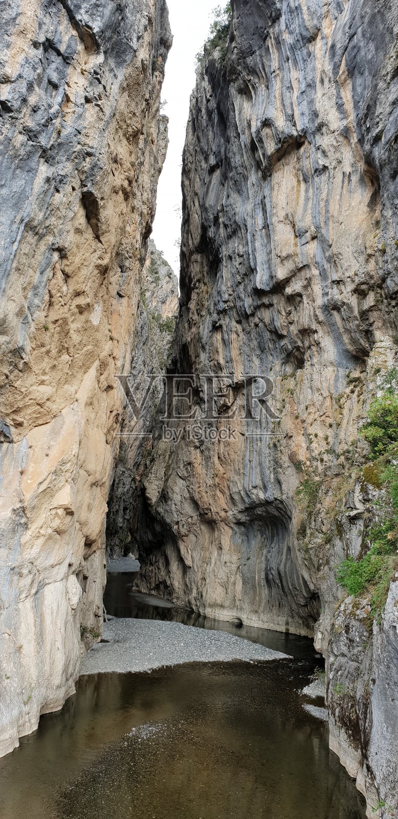 希腊伊庇鲁斯Pindos山脉的传统石桥照片摄影图片