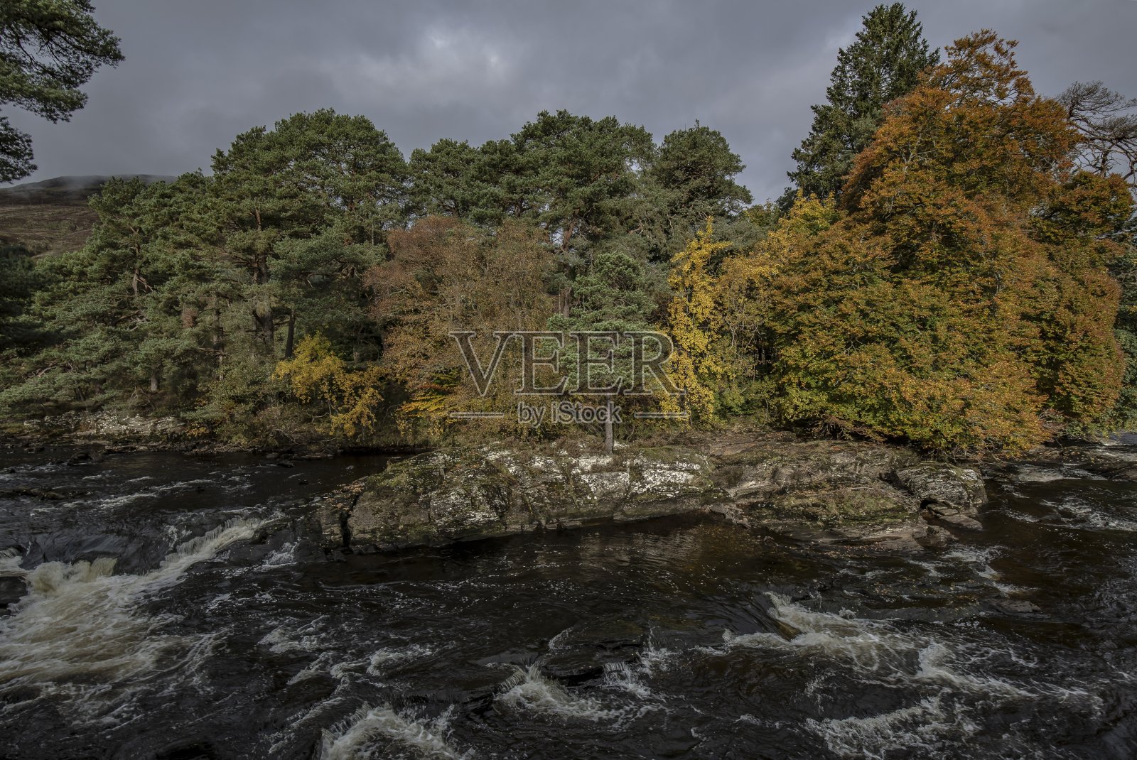 Dochart的瀑布。照片摄影图片