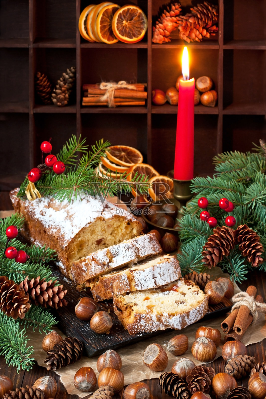 圣诞静物葡萄干蛋糕照片摄影图片