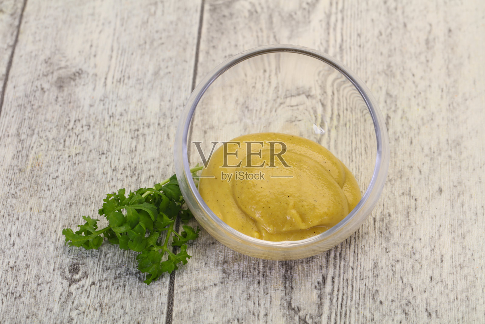 芥末酱在碗里照片摄影图片