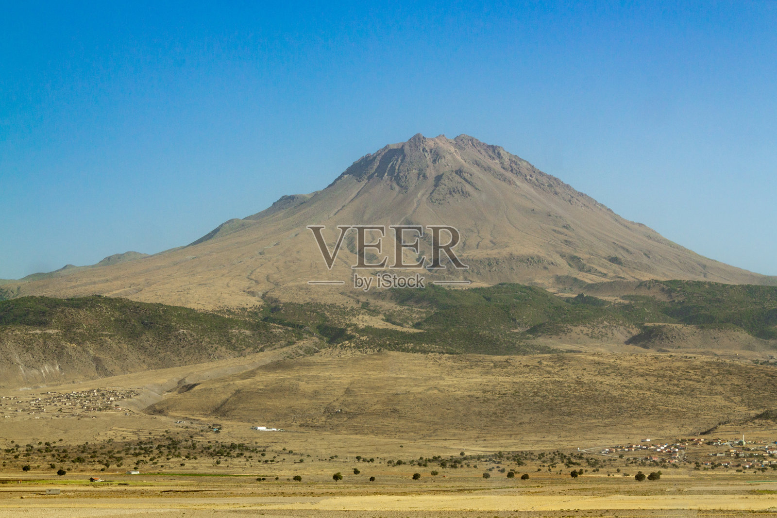 哈桑大癸山夏日阳光明媚,景色宜人。Aksaray、土耳其照片摄影图片