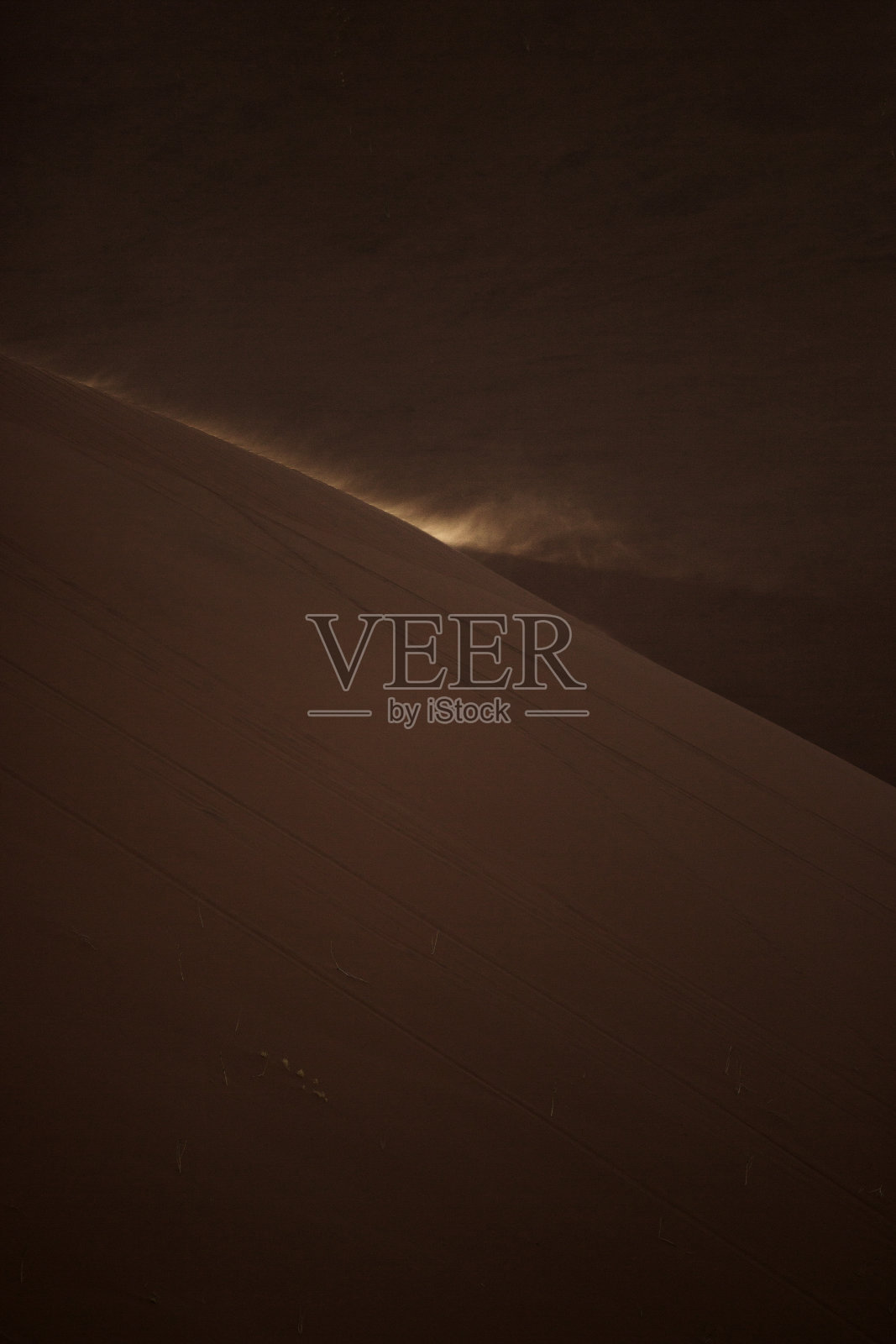 沙丘上的沙子被吹走照片摄影图片