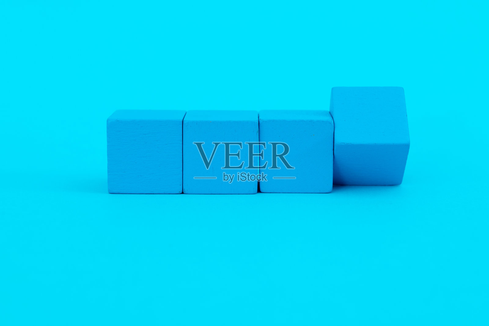 四个街区中的一个转向一边照片摄影图片