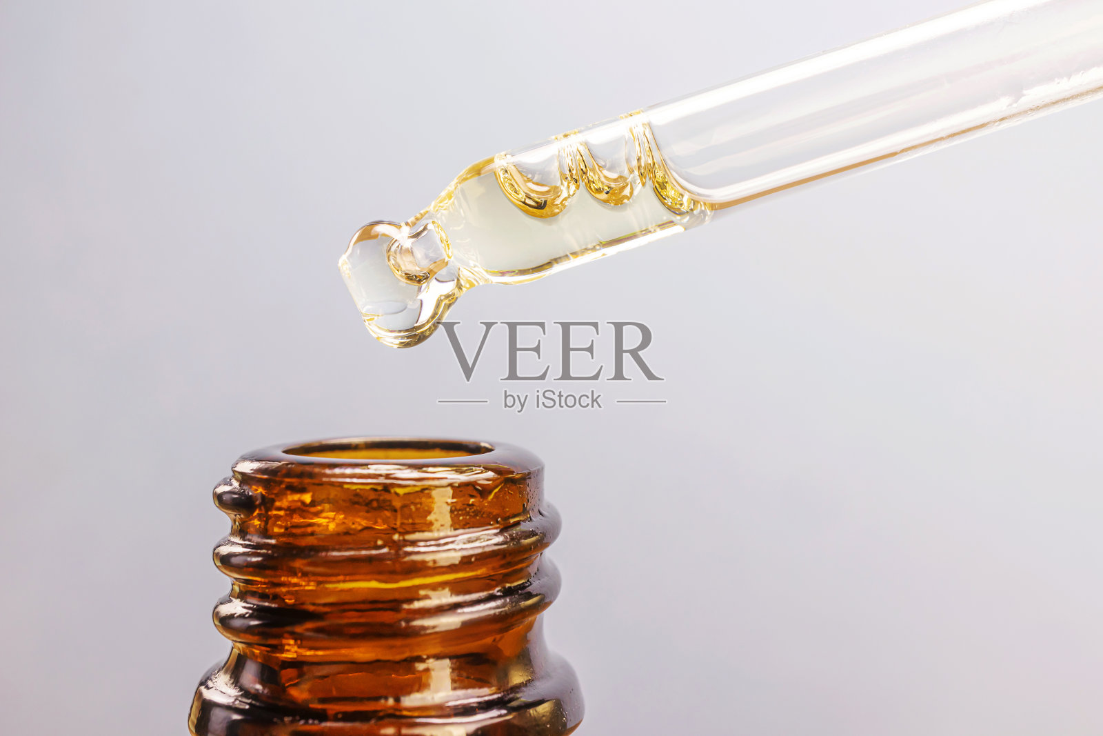 加精油的吸管照片摄影图片