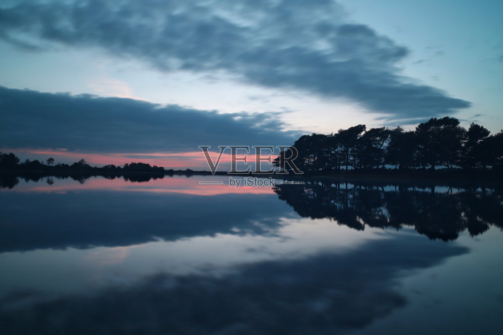 蓝色小时对称照片摄影图片