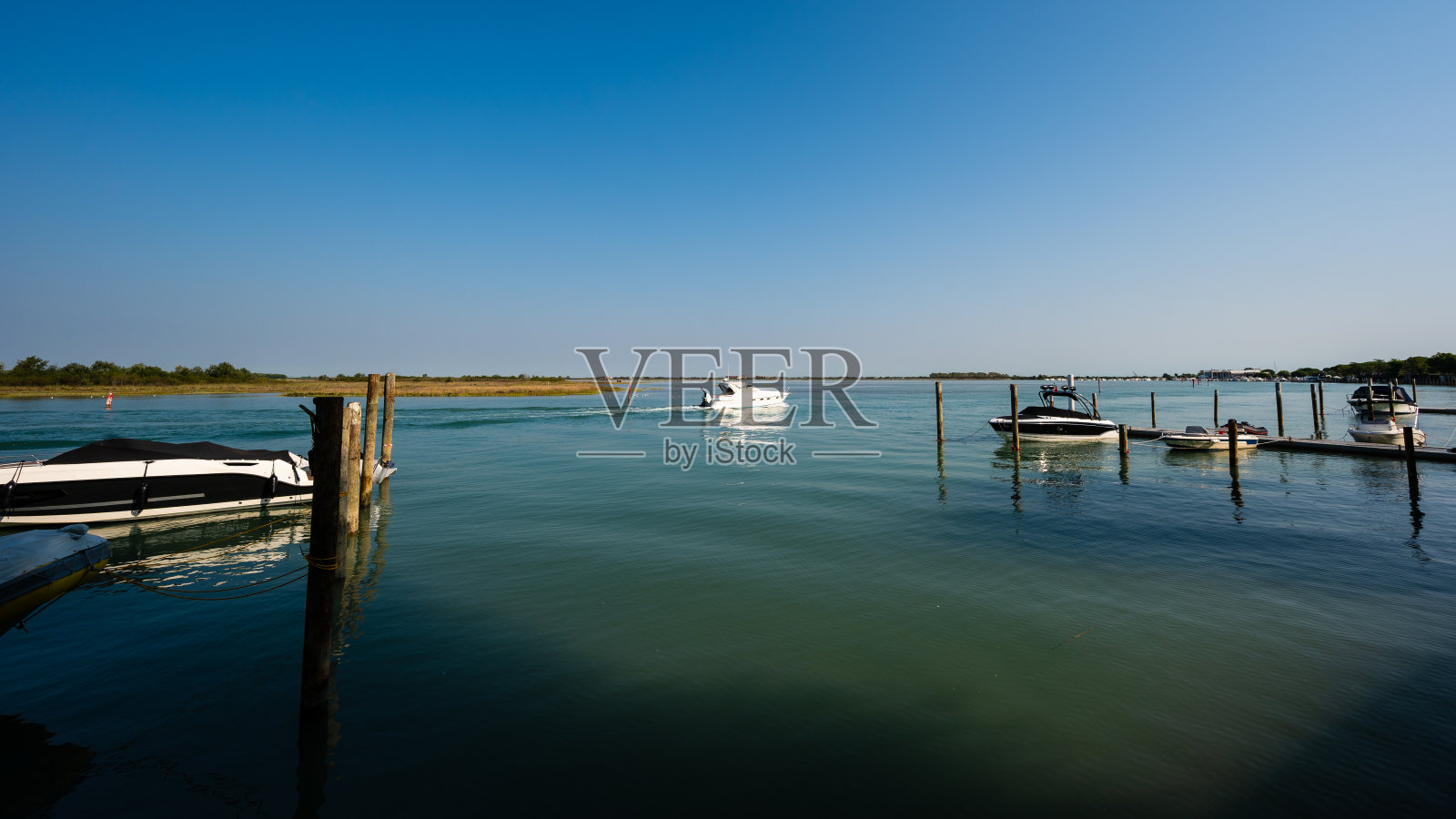 意大利威尼斯省Bibione Pineda的泻湖照片摄影图片