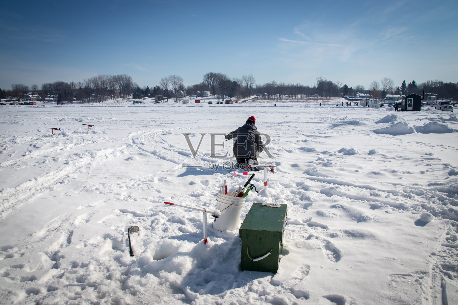 冬季冰钓设备照片摄影图片