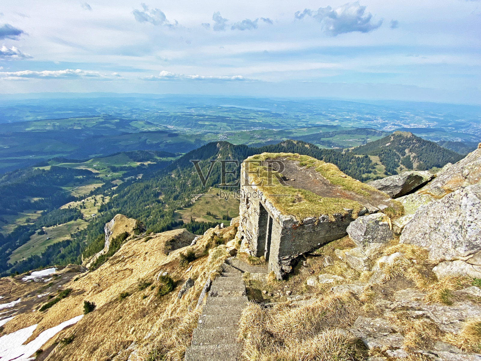Alpine peak Gnepfstein Mittaggüpfi (Mittagguepfi or Mittaggupfi) in the Swiss mountain range of Pilatus and in the Emmental Alps, Alpnach - Canton of Obwalden, Switzerland (Schweiz)照片摄影图片