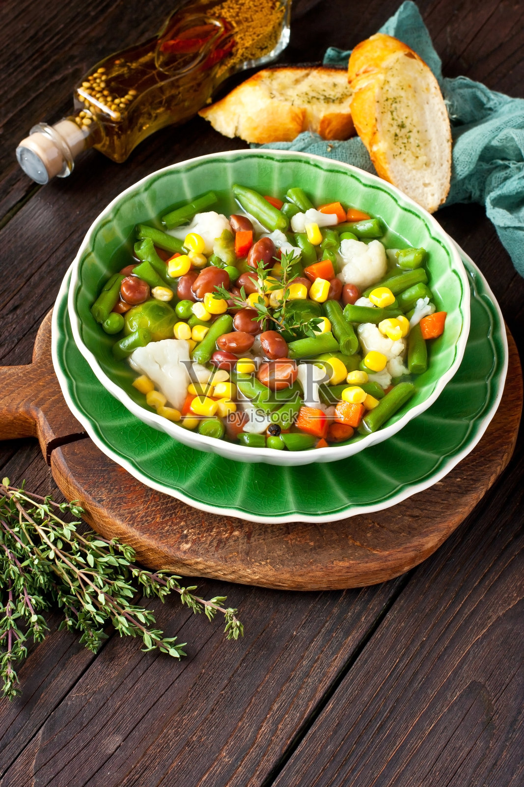 蔬菜汤。意大利蔬菜汤。健康食品的概念照片摄影图片