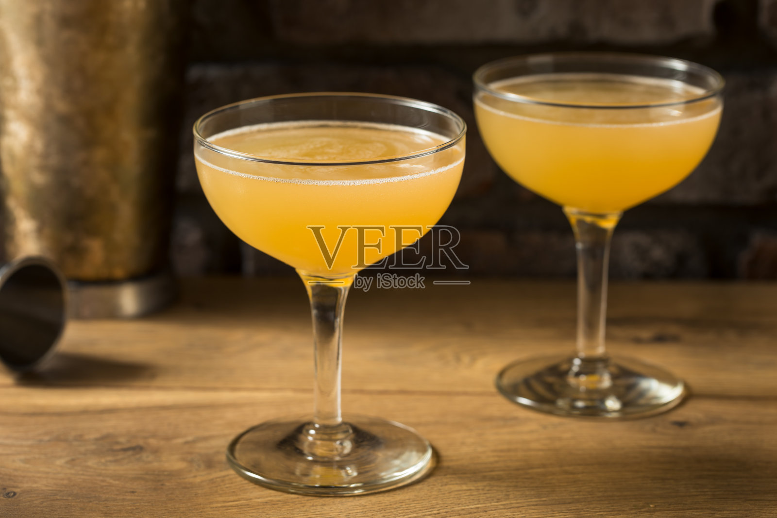 酒,清新干邑之间的床单鸡尾酒照片摄影图片