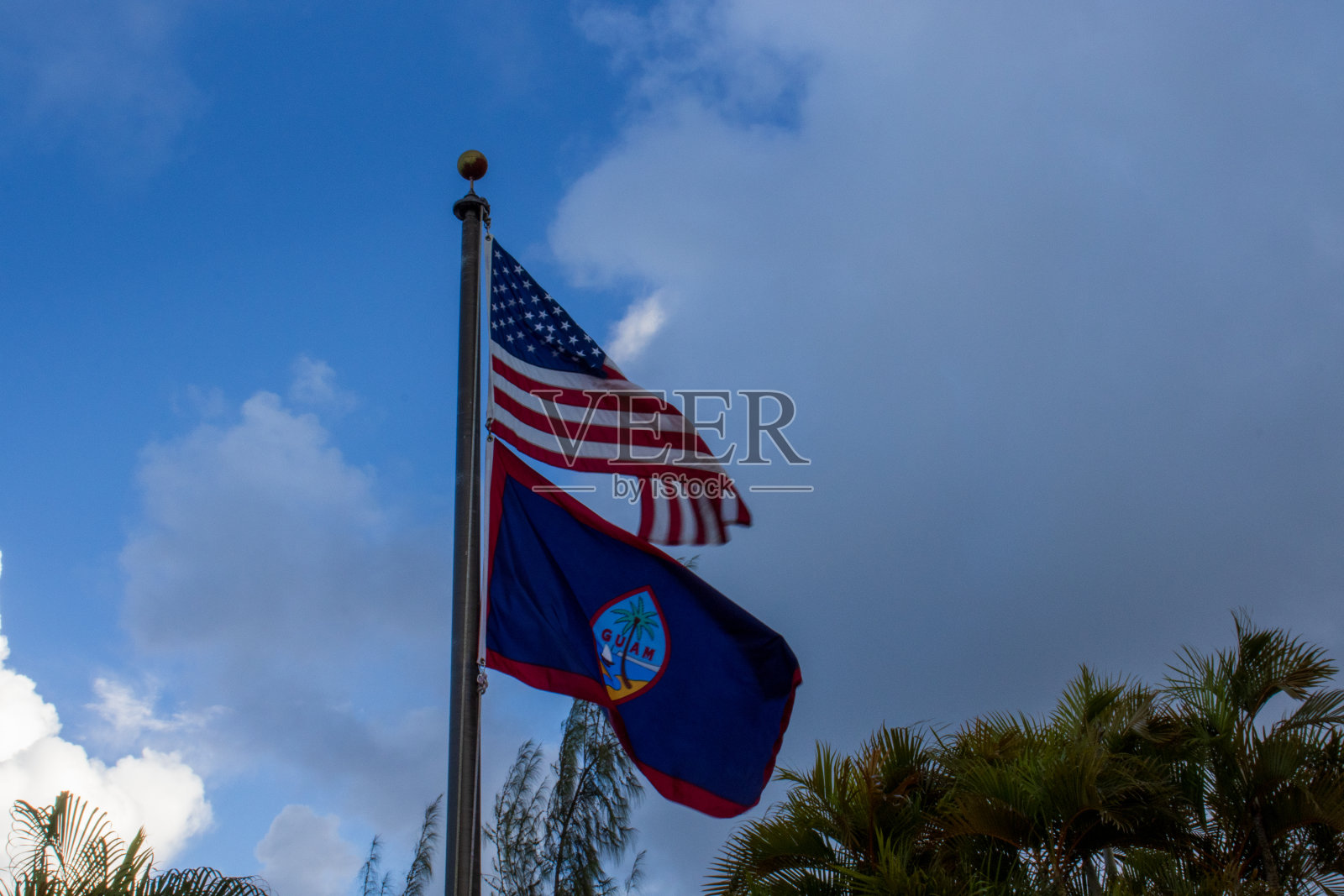 旗子在风中飘扬照片摄影图片