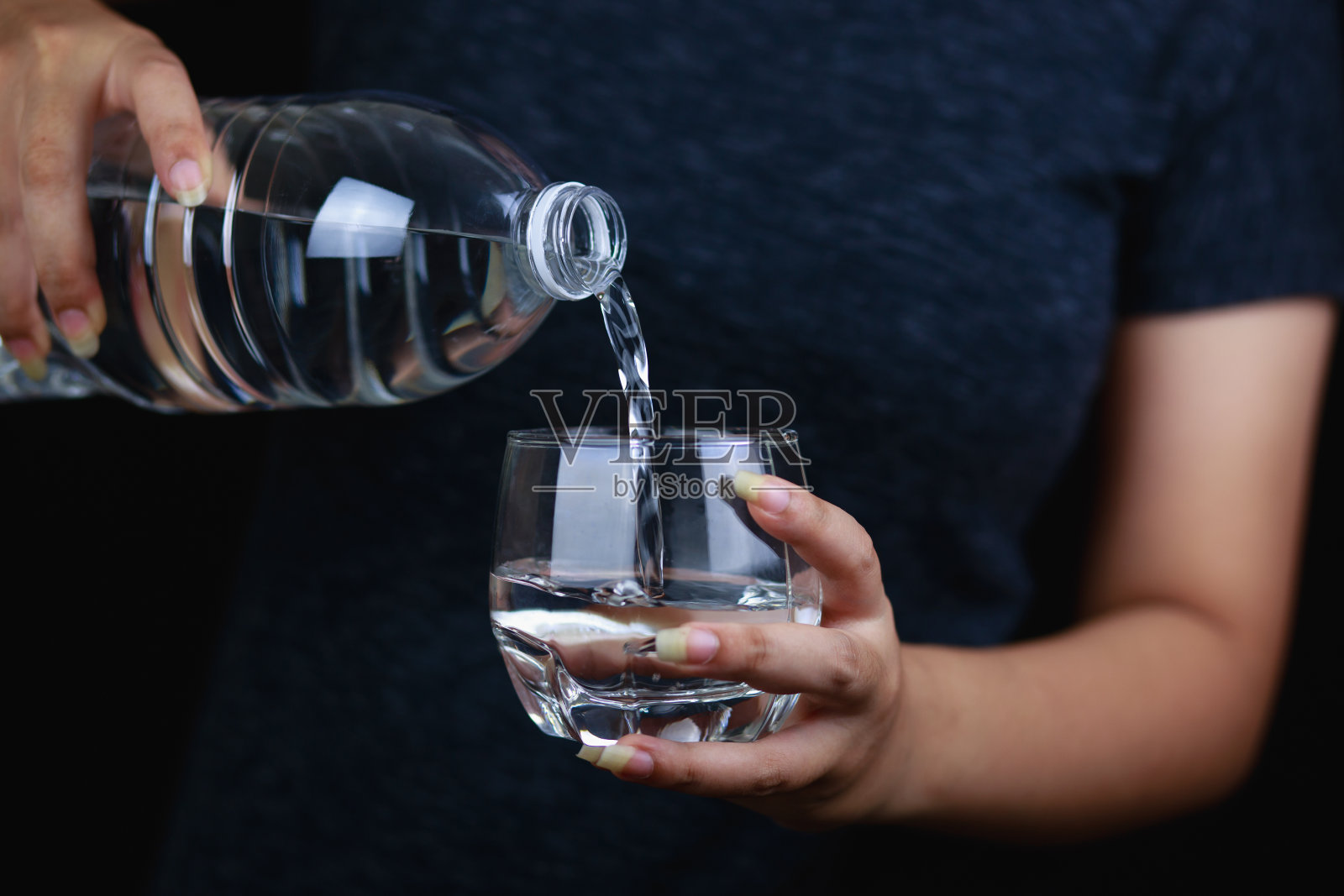 清洁的饮用水照片摄影图片