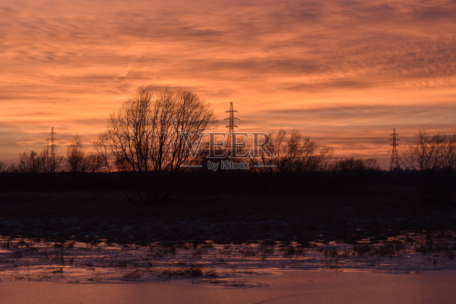高压电线的支柱照片摄影图片