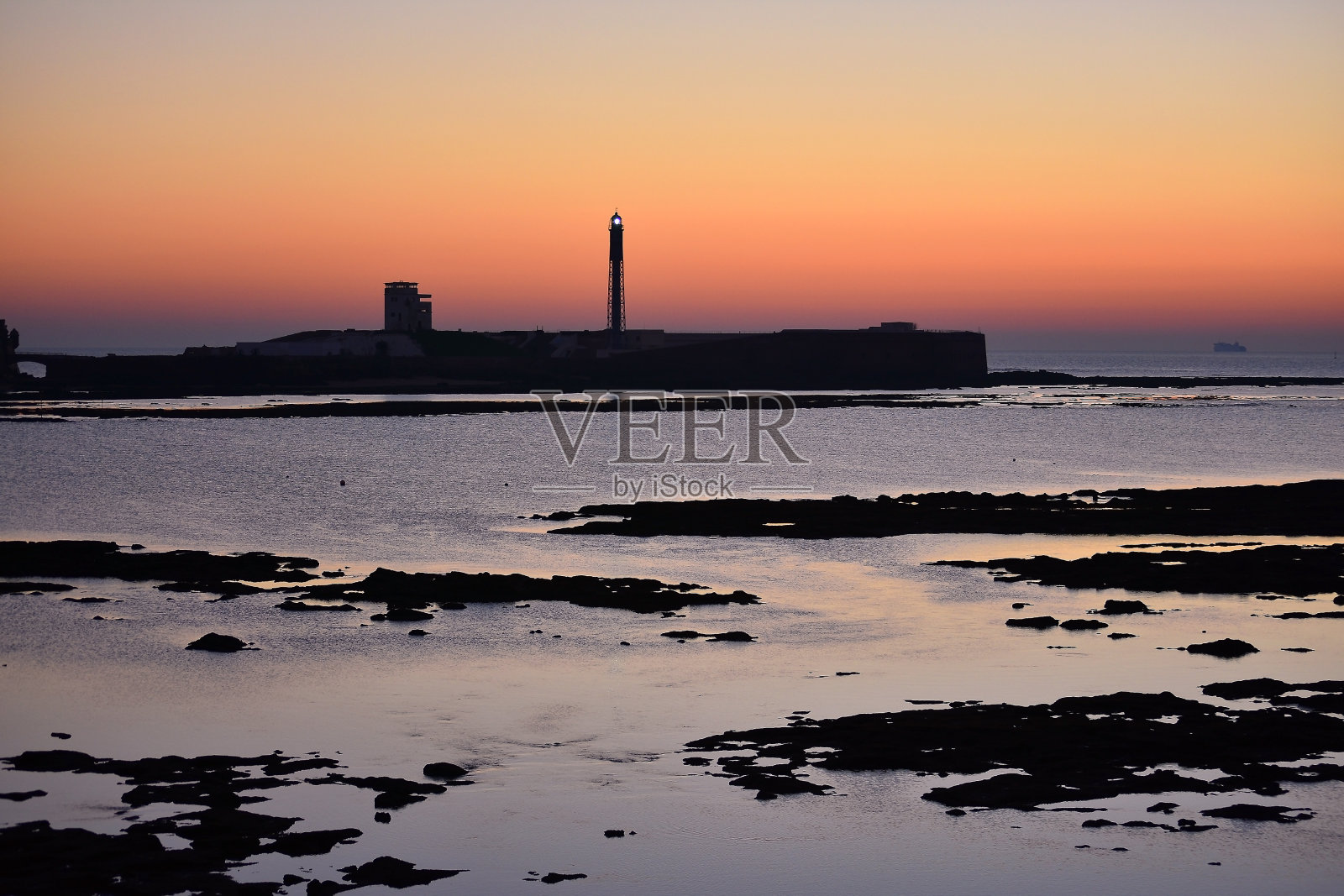 黄昏在圣城堡Sebastián在加的斯市,安达卢西亚。西班牙。欧洲。照片摄影图片