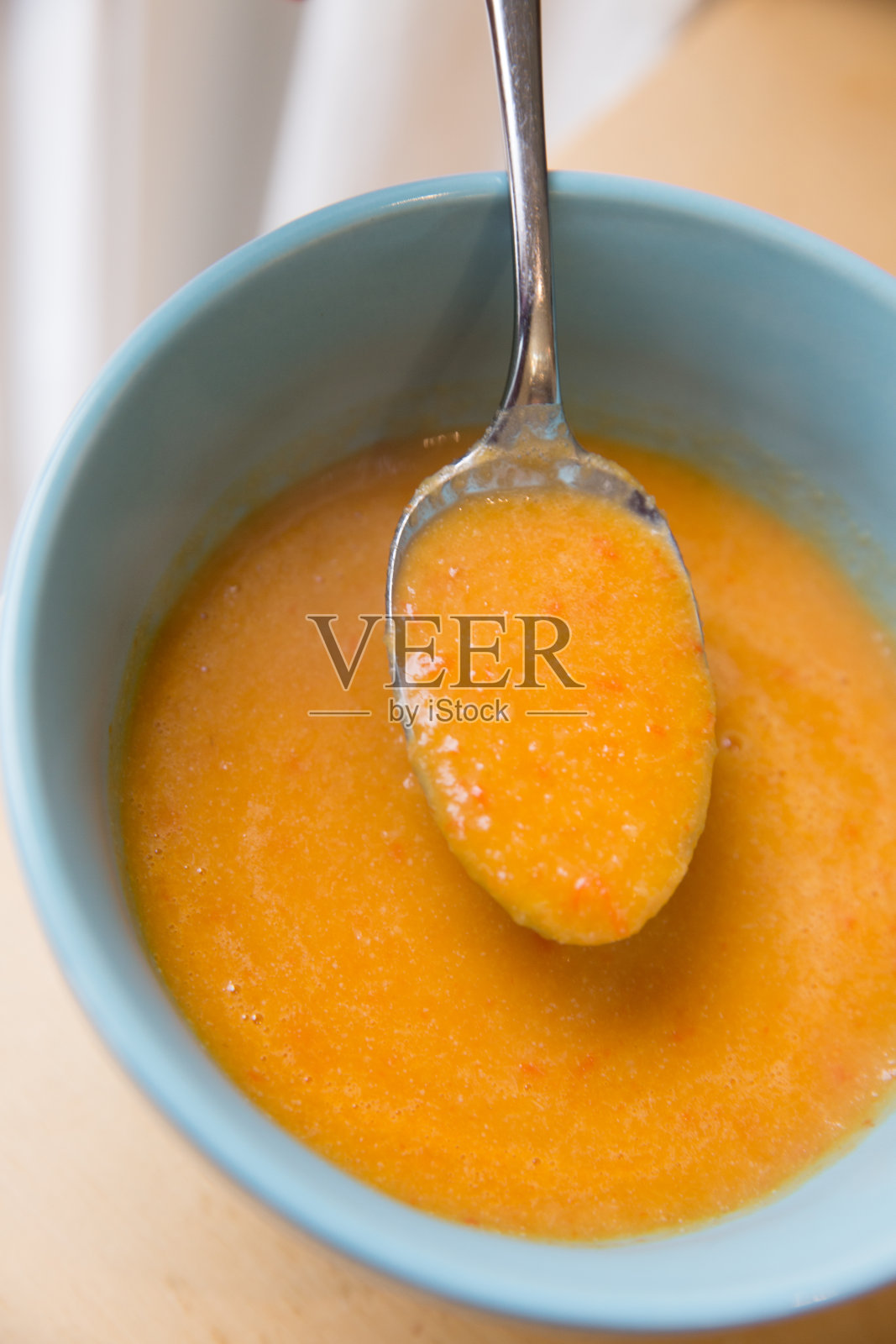 烤红椒花椰菜汤照片摄影图片