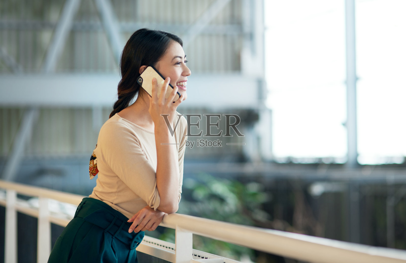 跟进电话可以让你与客户保持联系照片摄影图片